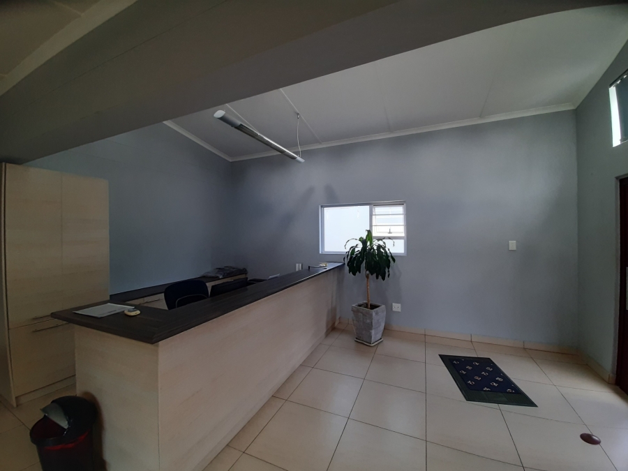 To Let Commercial Property for Rent in Beacon Bay Eastern Cape